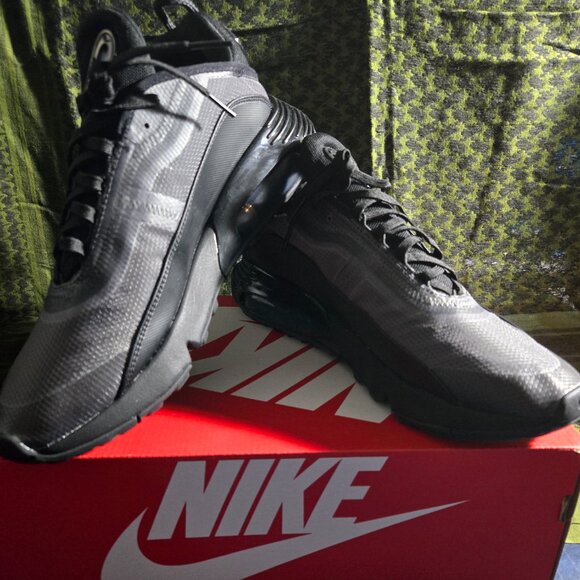 NIKE Air Max 2090 Men's Sneakers - Picture 3 of 5